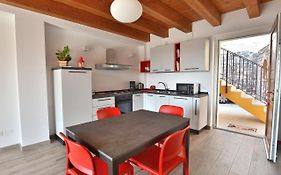 Red Apartment In Marciaga Di Costermano